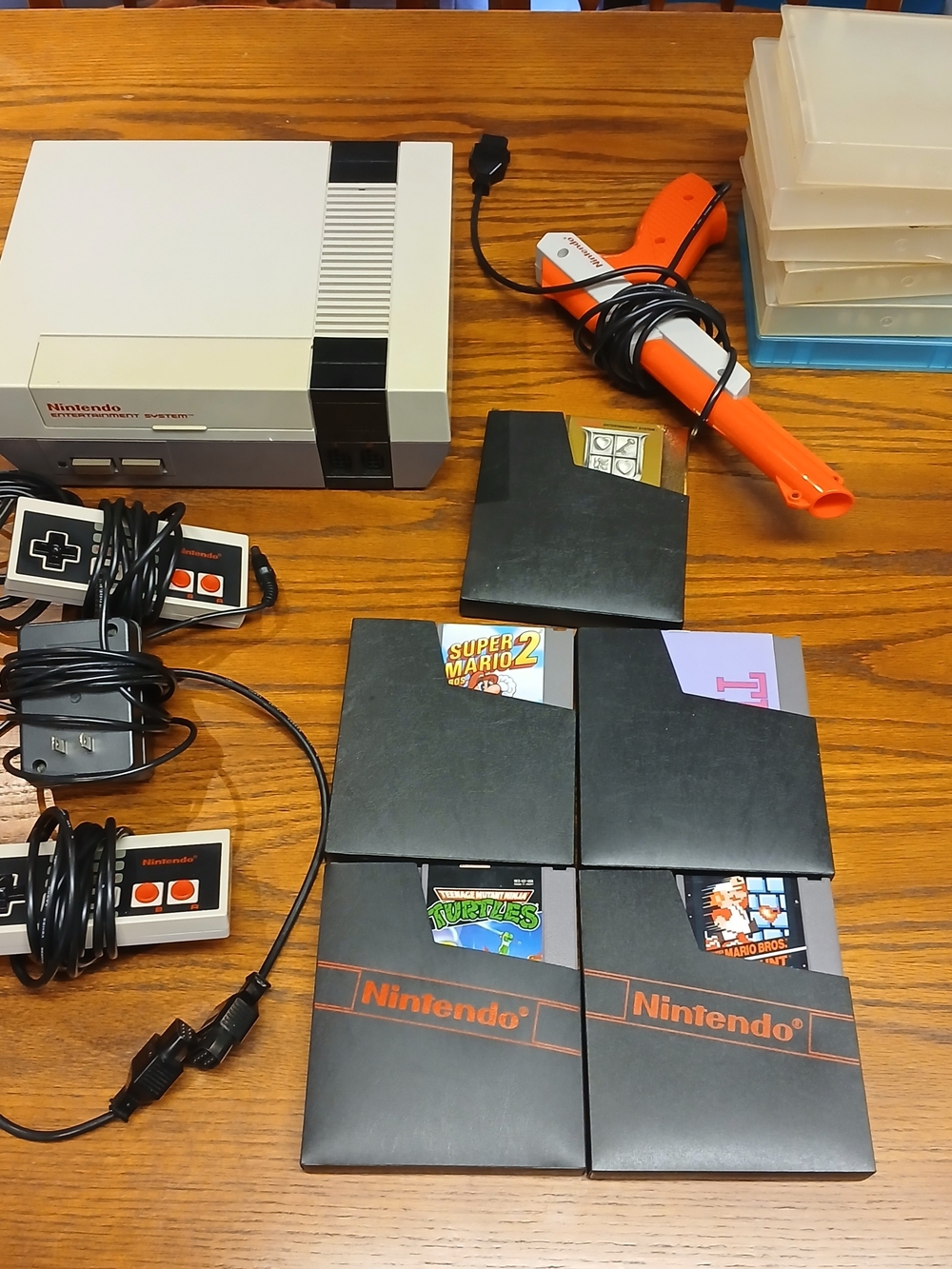 Vintage Original NES Console Bundle w/ 5 Games (Zelda, Mario 2, TMNT) + Zapper G - Picture 1 of 16
